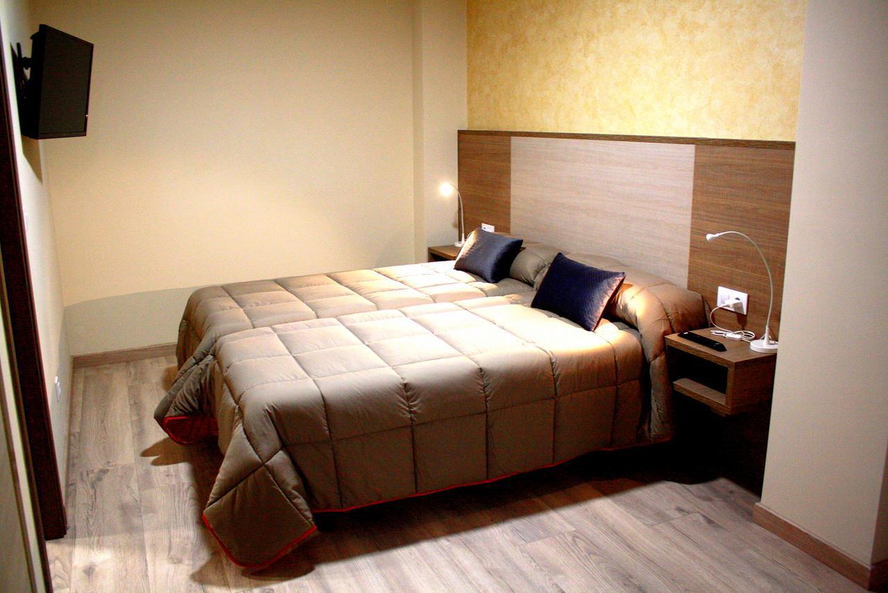 Hostal Oregar Hotel ซานติอาโก เด กอมโปสเตลา ภายนอก รูปภาพ