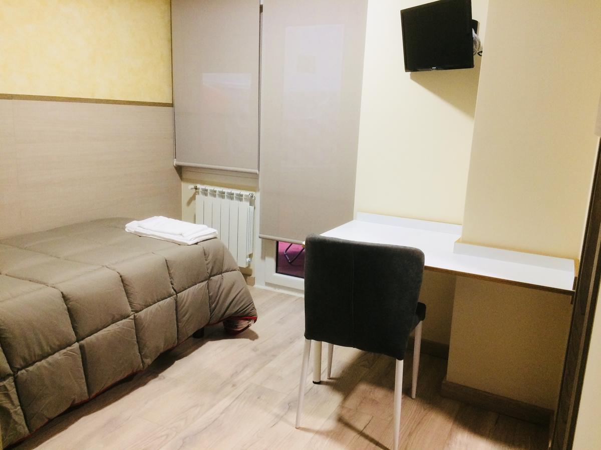 Hostal Oregar Hotel ซานติอาโก เด กอมโปสเตลา ภายนอก รูปภาพ